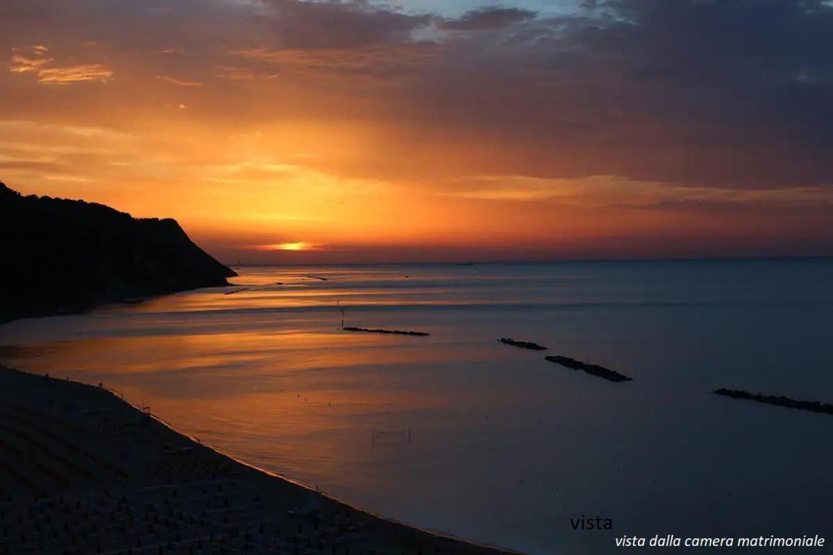 Tramonto In Baia Appartement Pesaro Buitenkant foto