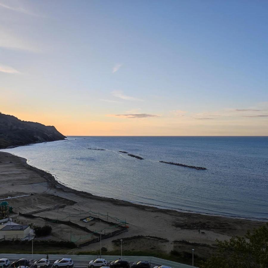 Tramonto In Baia Appartement Pesaro Buitenkant foto