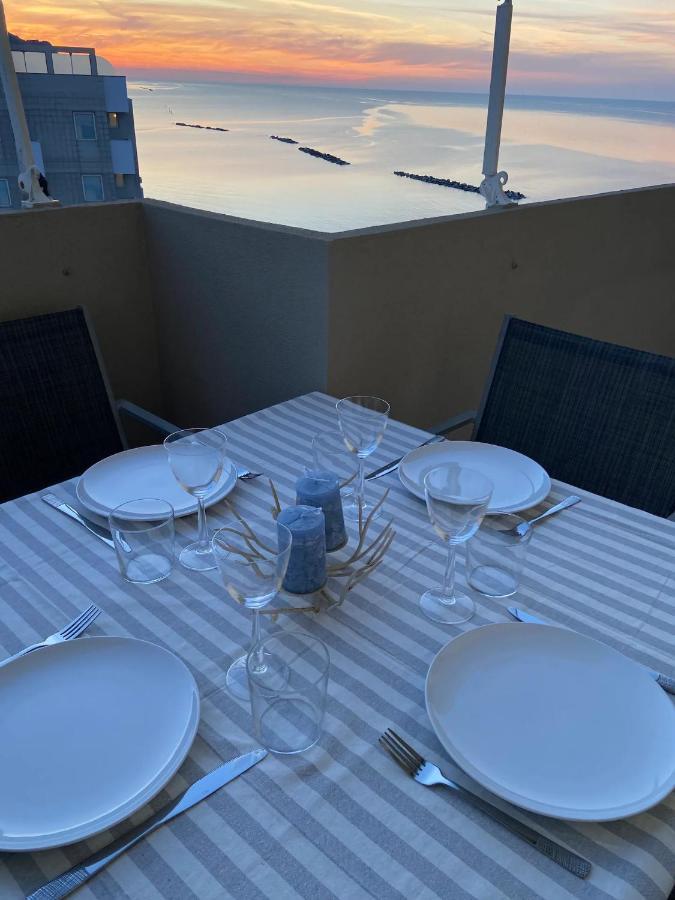 Tramonto In Baia Appartement Pesaro Buitenkant foto