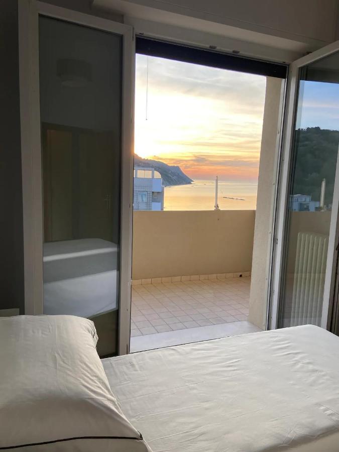 Tramonto In Baia Appartement Pesaro Buitenkant foto