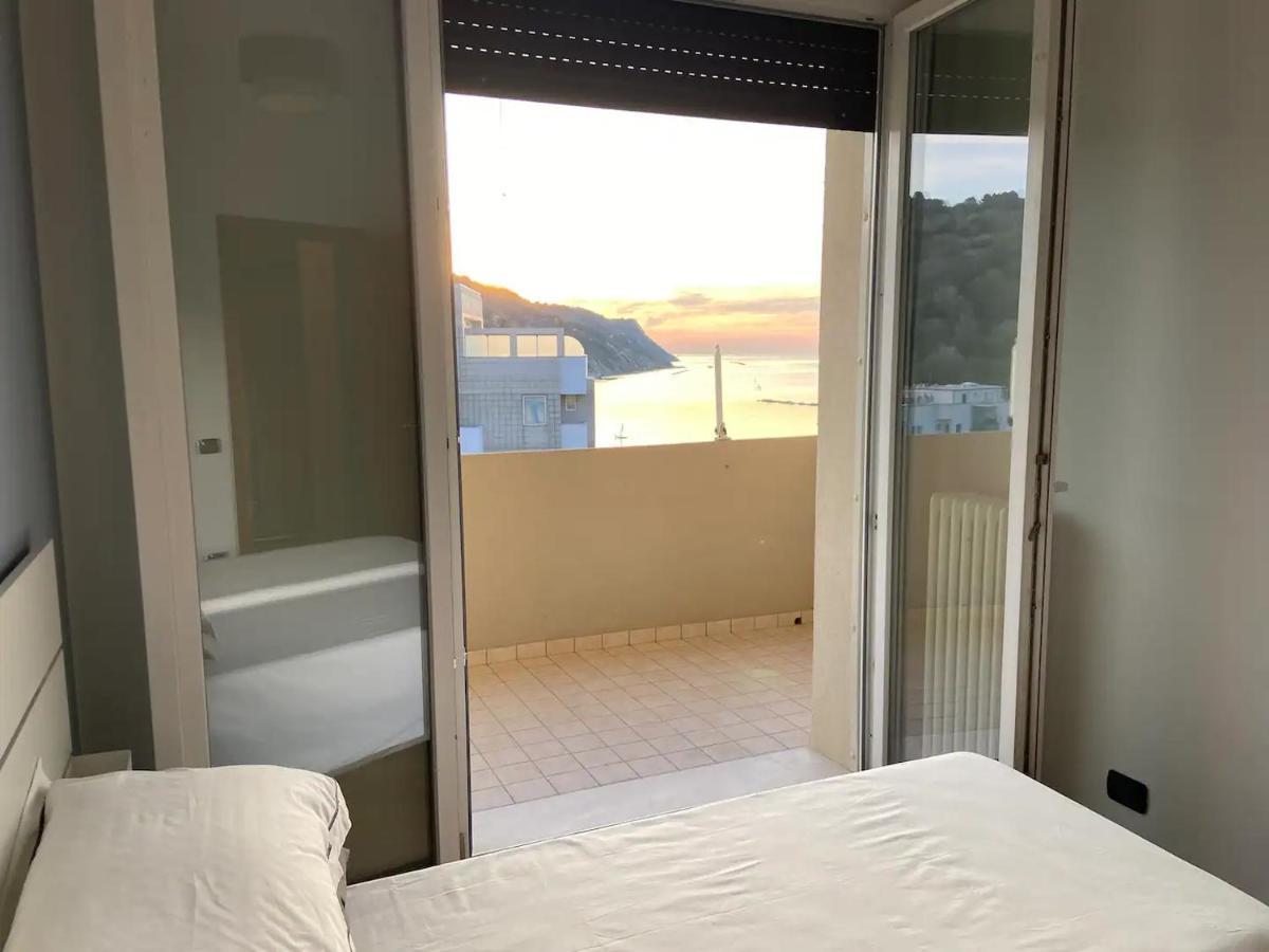 Tramonto In Baia Appartement Pesaro Buitenkant foto
