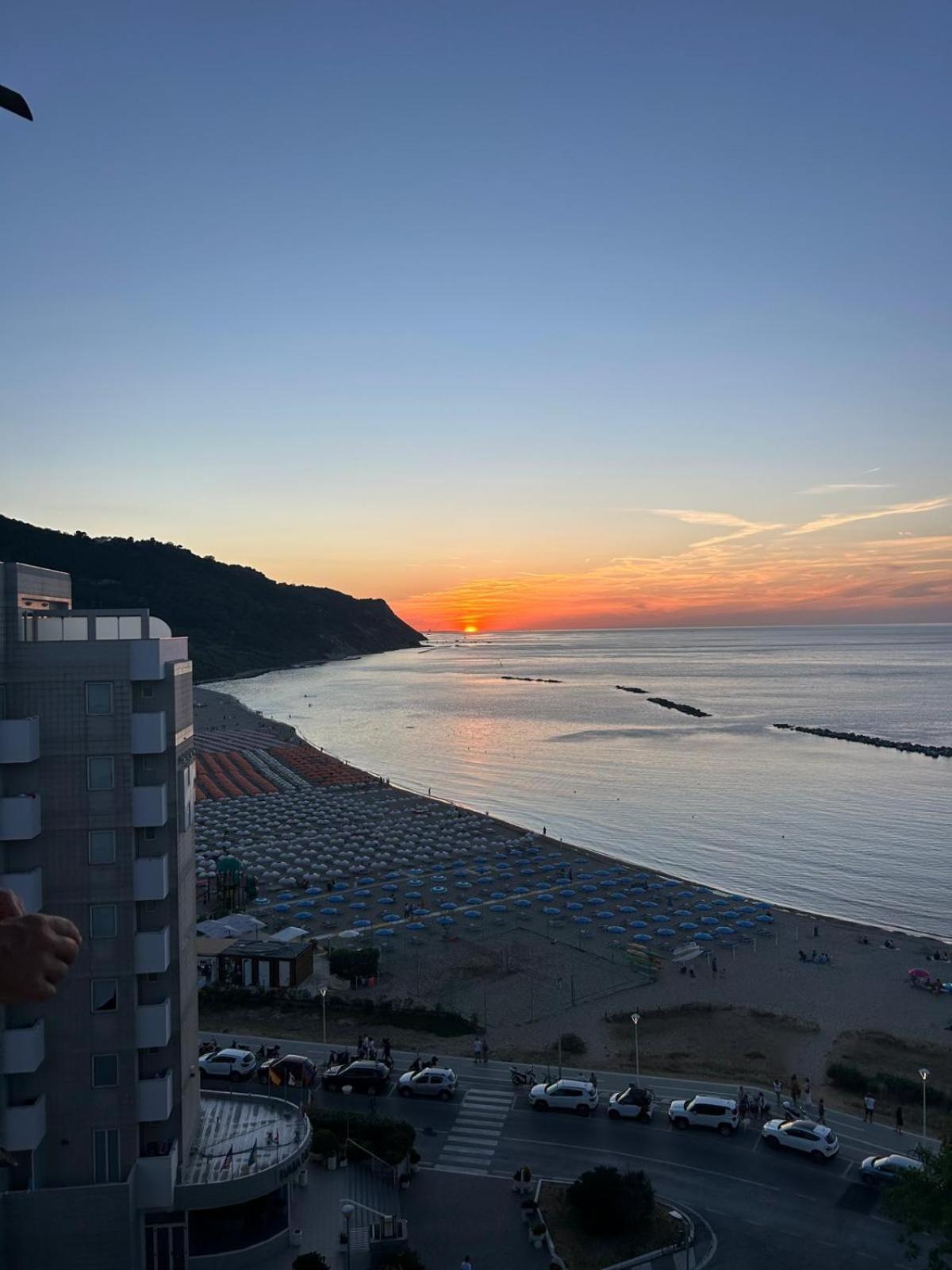 Tramonto In Baia Appartement Pesaro Buitenkant foto